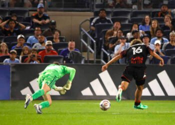 Julian Hall decide el derbi y los Red Bulls pintan Nueva York de rojo