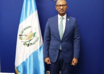 Cónsul general Víctor Ramírez.