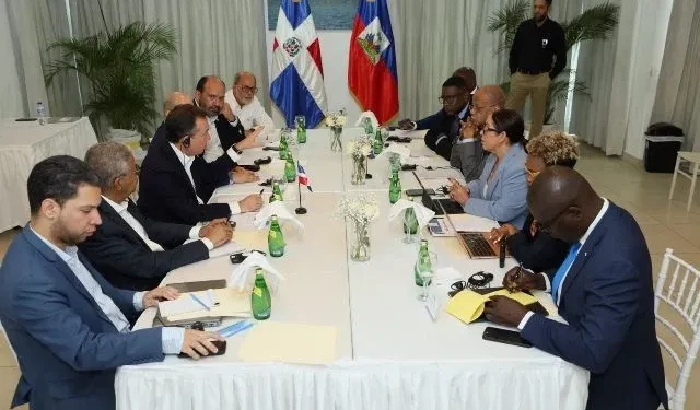 Ito Bisonó abre la puerta a normalizar consulados dominicanos en Haití